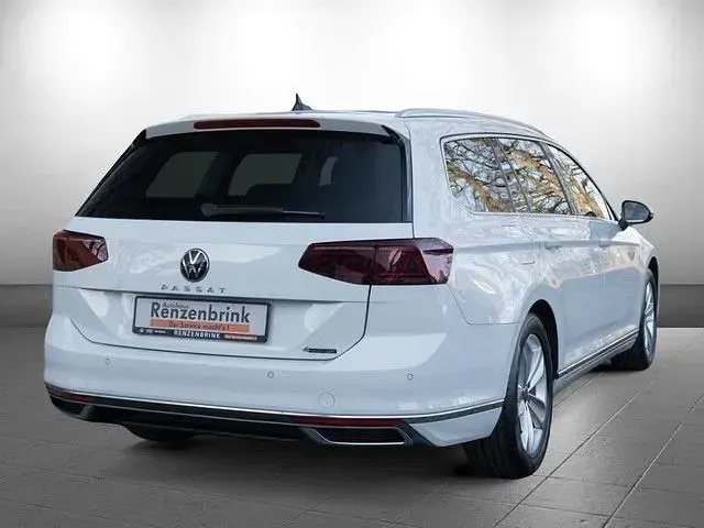 Gebraucht VW Passat Elegance 200 PS (147 kW) 2022 Gletscherweiß metallic (metallic) Kombi