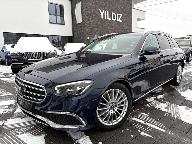 Blau Gebraucht 2021 Mercedes E220 Exclusive Kombi | 29.990 € (Superpreis) - Bild 1/4