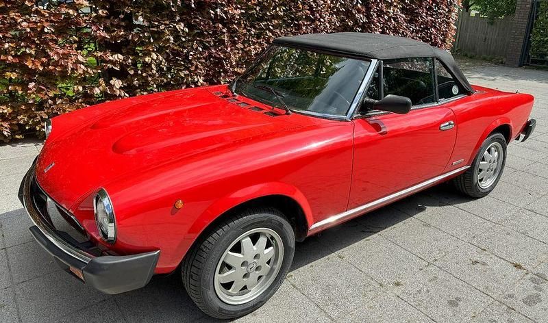 Gebraucht Fiat 124 Spider 103 PS (75 kW) 1985 Rot Cabrio