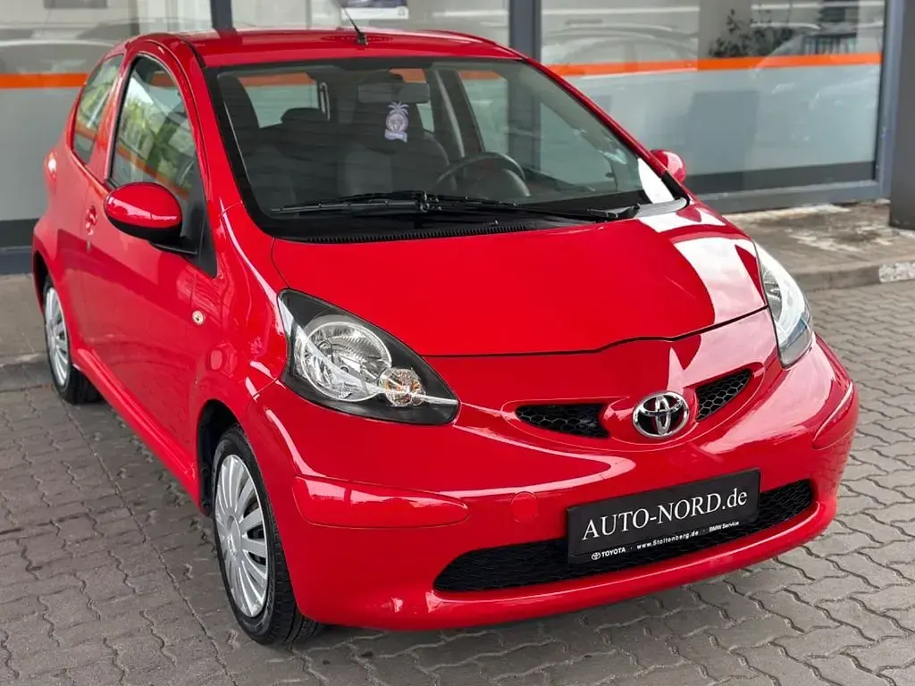 Gebraucht Toyota Aygo 68 PS (50 kW) 2007 Rot Kleinwagen