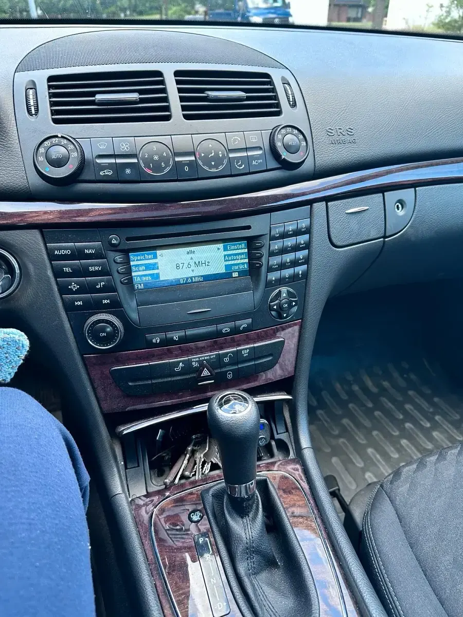 Gebraucht Mercedes E200 163 PS (119 kW) 2004 Silber Limousine