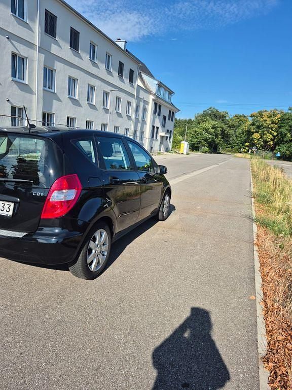 Gebraucht Mercedes A180 109 PS (80 kW) 2010 Schwarz Van / Kleinbus