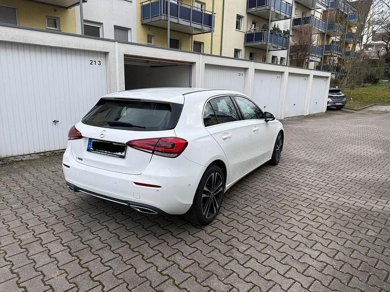 Gebraucht Mercedes A180 136 PS (100 kW) 2019 Weiß Limousine