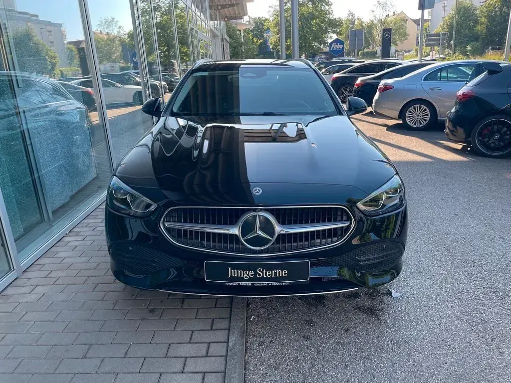 Gebraucht Mercedes C300e Avantgarde 313 PS (230 kW) 2025 Unilack schwarz Kombi