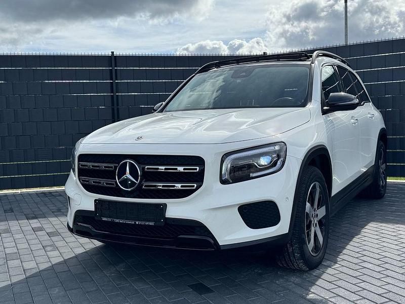 Weiß Gebraucht 2022 Mercedes GLB200 Night SUV | 29.990 € (Fairer Preis) - Bild 1/4