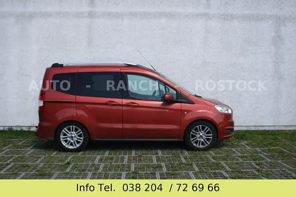 Gebraucht Ford Tourneo Courier Ambiente 95 PS (69 kW) 2014 Rot Van / Kleinbus