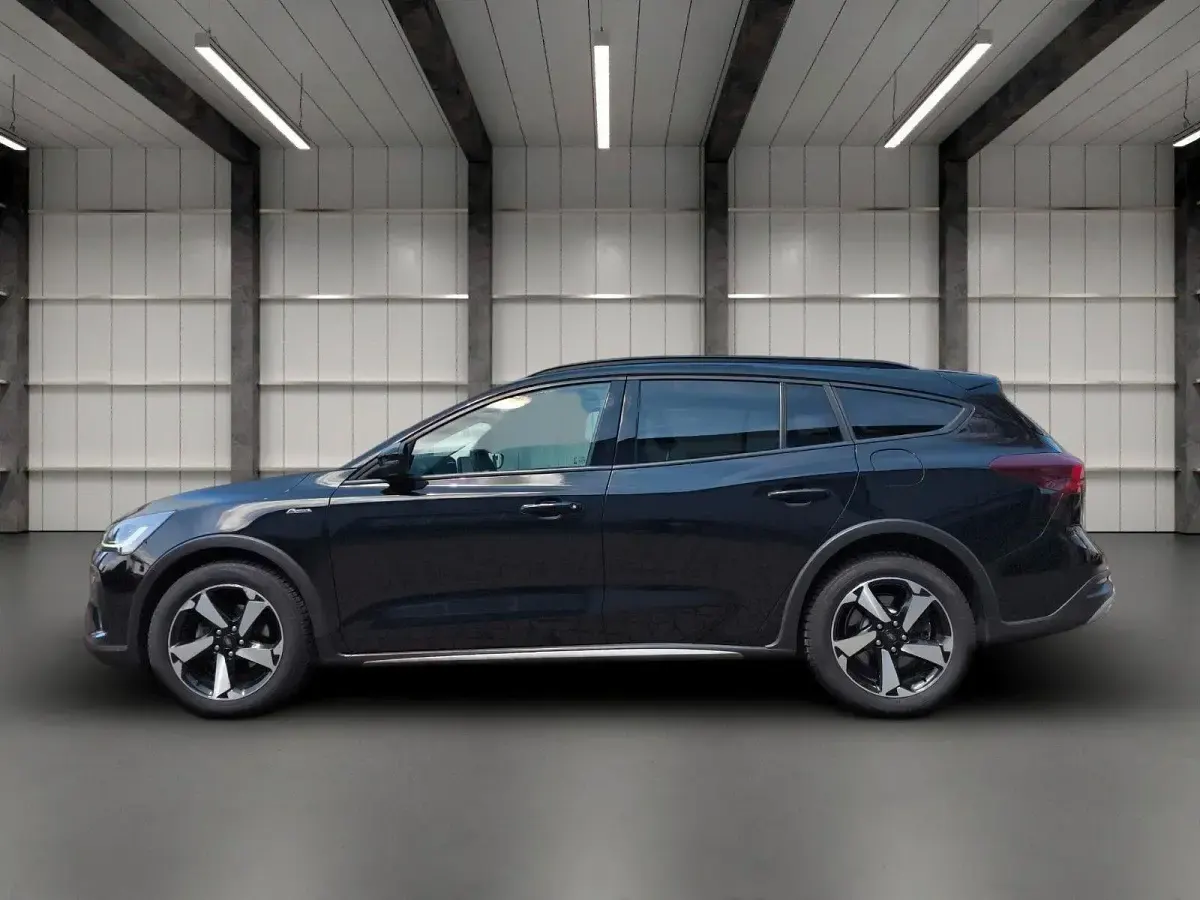 Gebraucht Ford Focus Active X 125 PS (91 kW) 2023 Schwarz Kombi