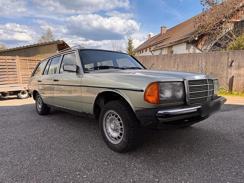 Brugt Mercedes E280 185 HK (136 kW) 1983 Andere farben Stationcar
