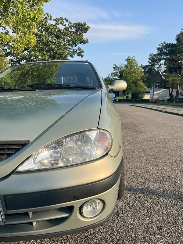 Andere farben Gebraucht 2002 Renault Mégane II Limousine | 999 € (Fairer Preis) - Bild 1/4