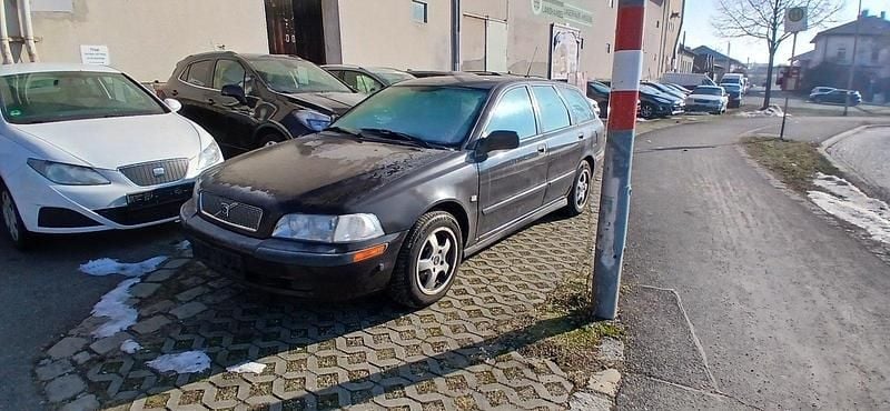 Grau Gebraucht 2001 Volvo V40 Kombi | 650 € (Guter Preis) - Bild 1/4