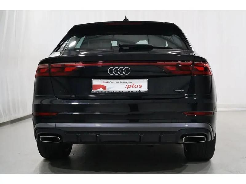 Używany Audi Q8 Ambiente 286 KM (210 kW) 2025 Czarny SUV