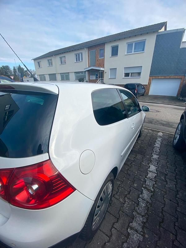 Weiß Gebraucht 2000 VW Golf IV GT Kleinwagen | 1.000 € - Bild 1/4