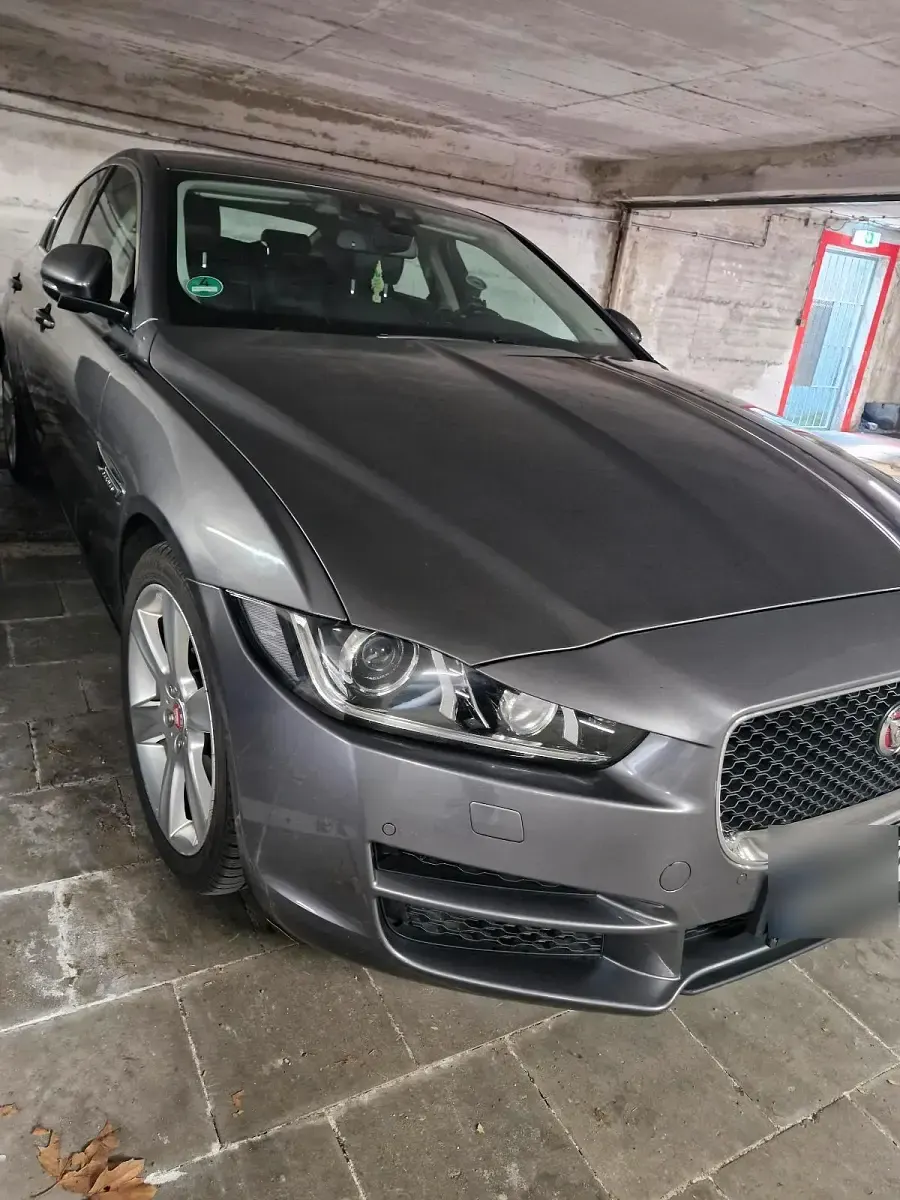 Usata Jaguar XE Prestige 180 CV (132 kW) 2016 Grigio Berlina
