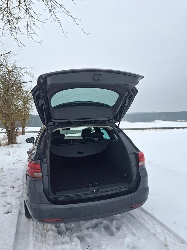 Gebraucht Opel Astra 125 PS (91 kW) 2019 Schwarz Limousine