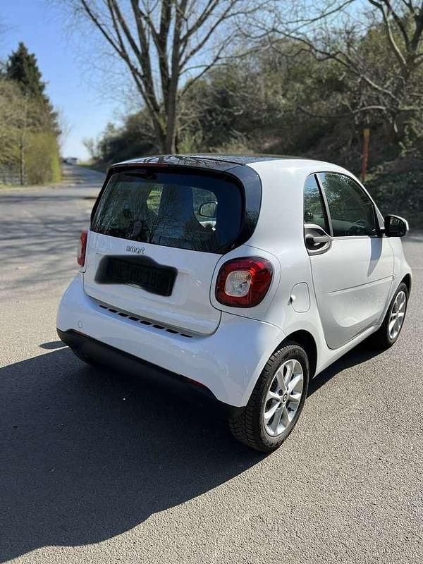 Gebraucht Smart ForTwo Coupé Basis 71 PS (52 kW) 2016 Weiß Kleinwagen
