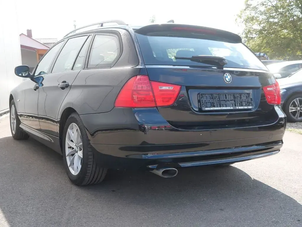 Gebraucht BMW 320 177 PS (130 kW) 2009 Schwarz Kombi