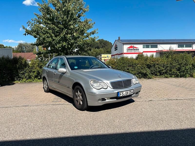 Silber Gebraucht 2002 Mercedes C180 Limousine | 2.990 € - Bild 1/4