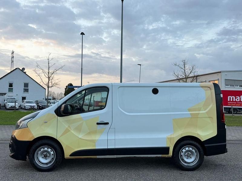 Gebraucht Renault Trafic Komfort 116 PS (85 kW) 2015 Weiß Van / Kleinbus
