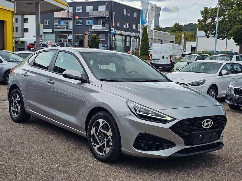 Grau Neu 2025 Hyundai i30 Coupé | 22.950 € (Superpreis) - Bild 1/4