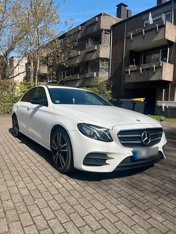 Second-hand Mercedes E220 AMG 194 CP (142 kW) 2017 Alb Berlinǎ