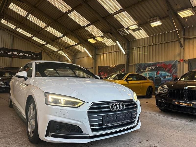 Weiß Gebraucht 2018 Audi A5 Sportback S-Line Kleinwagen | 13.950 € (Teuer) - Bild 1/4