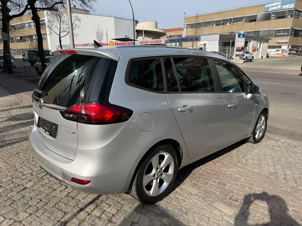 Gebraucht Opel Zafira Edition 170 PS (125 kW) 2015 Silber Van / Kleinbus