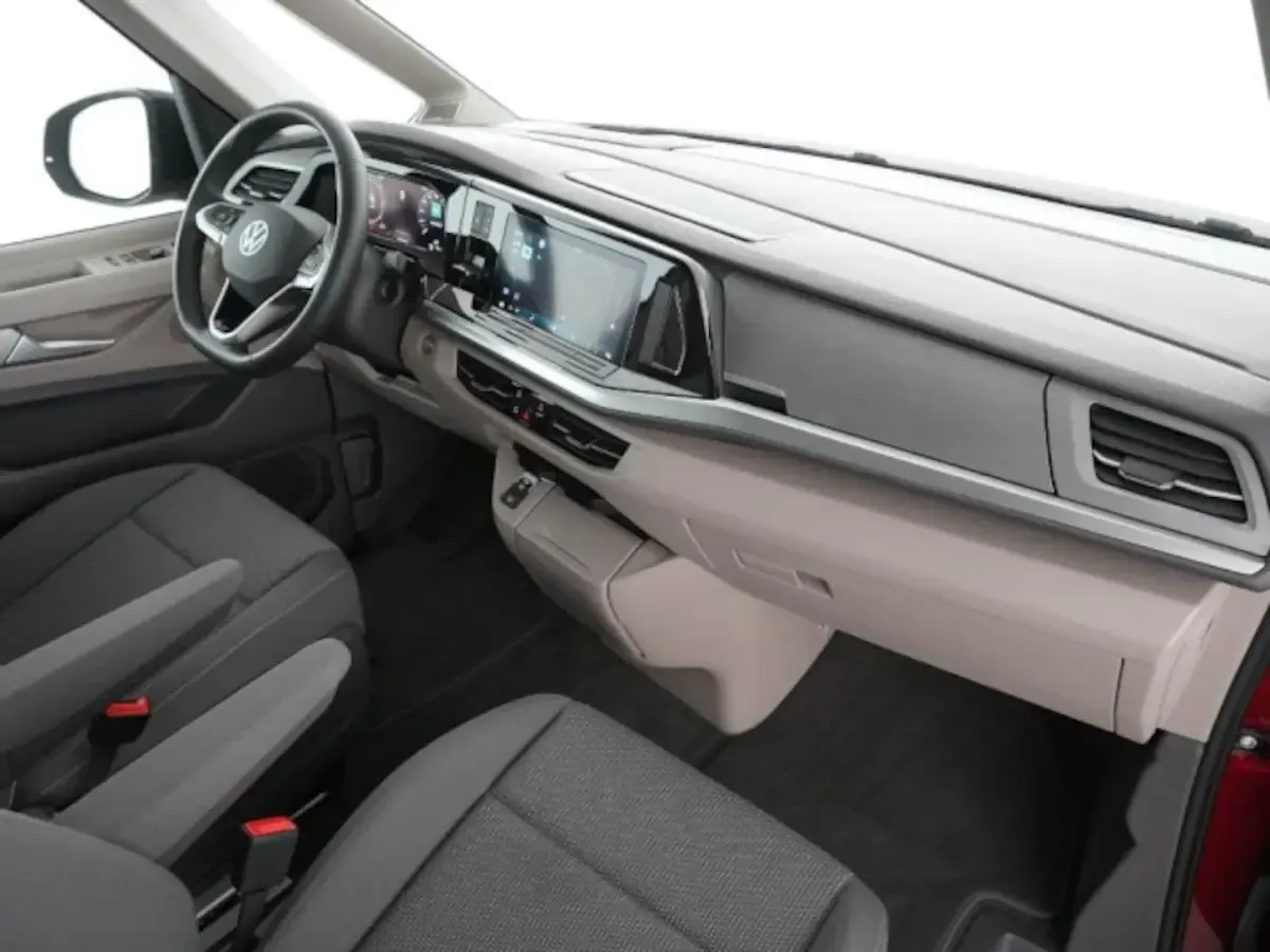 Second-hand VW Multivan Life 150 CP (110 kW) 2025 Monovolum