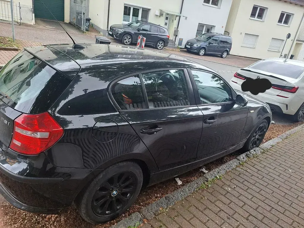 Second-hand BMW 116 122 CP (89 kW) 2009 Negru Hatchback