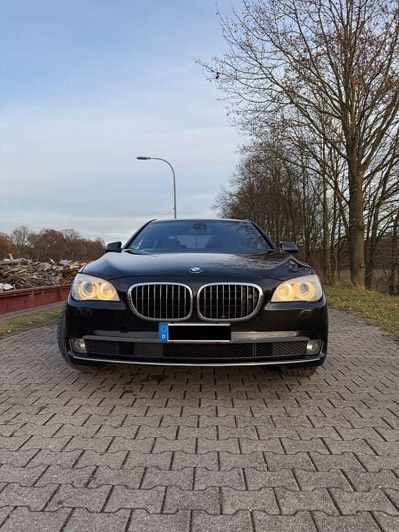 Gebraucht BMW 740 Shadowline 306 PS (225 kW) 2011 Schwarz Limousine