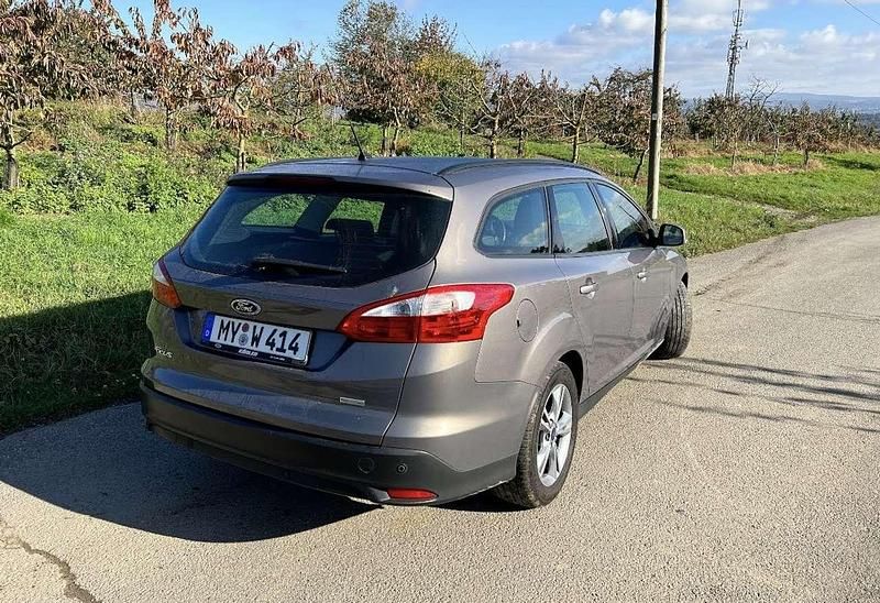 Gebraucht Ford Focus 125 PS (91 kW) 2014 Grau Kombi