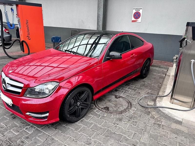 Gebraucht Mercedes C250 204 PS (150 kW) 2012 Rot Coupé
