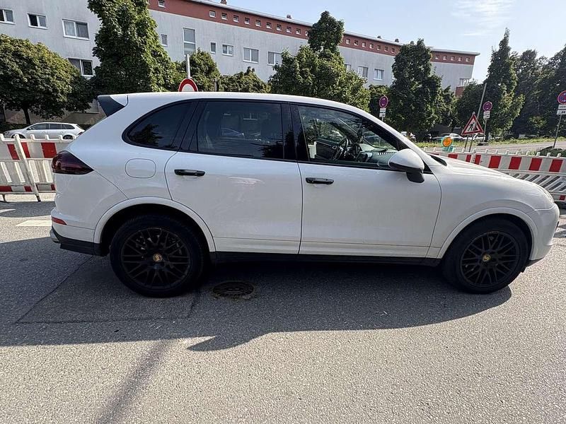 Weiß Gebraucht 2017 Porsche Cayenne Platinum Edition SUV | 27.500 € (Superpreis) - Bild 1/4