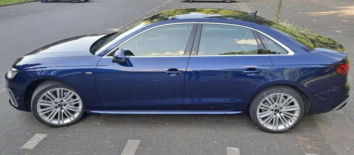 Gebraucht Audi A4 S-Line 204 PS (150 kW) 2023 Blau Limousine