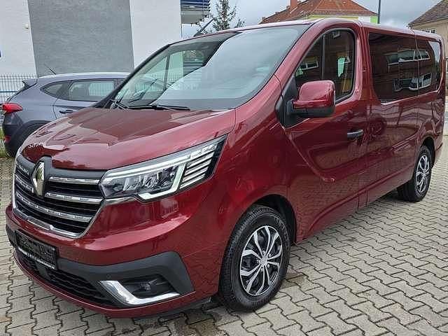 Karminrot Gebraucht 2021 Renault Trafic Life Van | 25.398 € (Teuer) - Bild 1/4