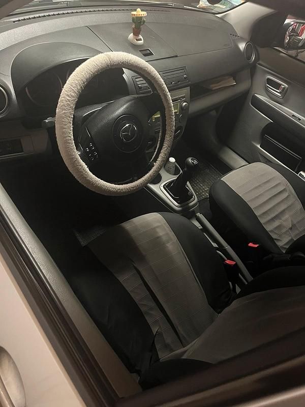 Gebraucht Mazda 2 80 PS (58 kW) 2003 Silber Kleinwagen