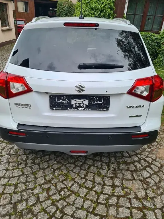 Gebraucht Suzuki Vitara 140 PS (102 kW) 2016 Weiß SUV
