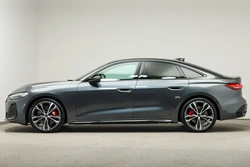 Gebraucht Audi S5 Sport 367 PS (269 kW) 2025 Grau Limousine