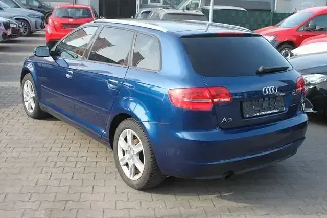 Używany Audi A3 Attraction 105 KM (77 kW) 2010 Niebieski Hatchback