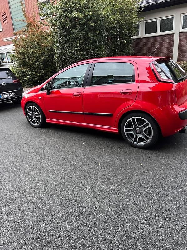 Rot Gebraucht 2011 Fiat Punto Evo Sport Kleinwagen | 6.000 € - Bild 1/4