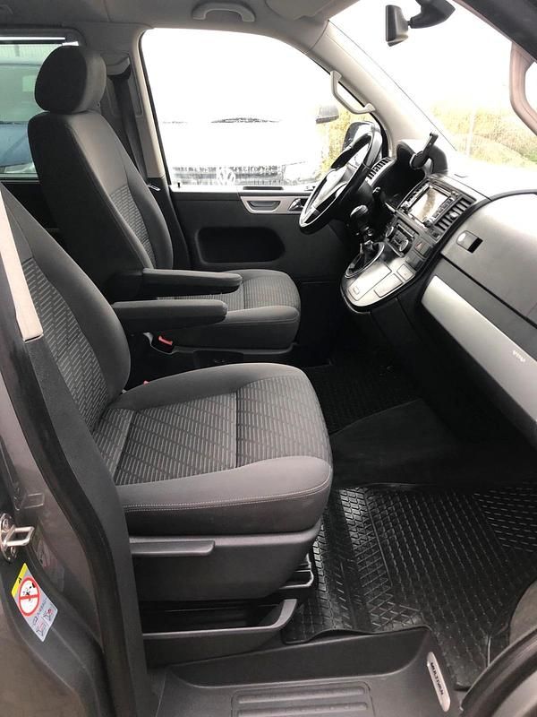 Gebraucht VW Multivan Comfortline 180 PS (132 kW) 2012 Grau Van