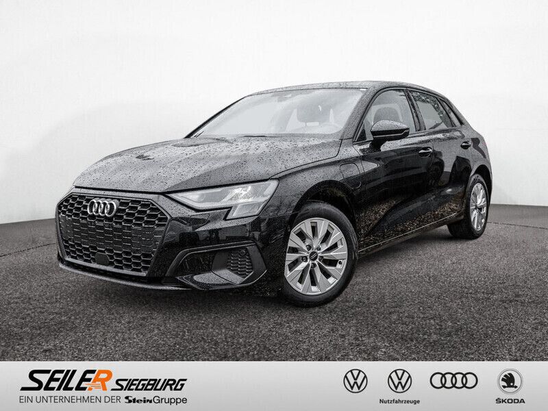 Brillantschwarz Gebraucht 2022 Audi A3 Sportback e-tron Basis Limousine | 23.310 € (Fairer Preis) - Bild 1/4