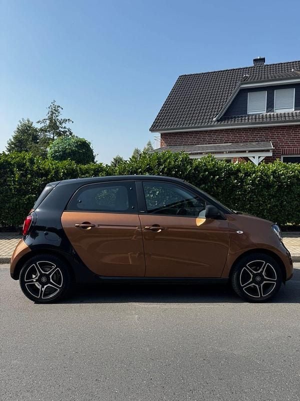 Braun Gebraucht 2017 Smart ForFour Passion Kleinwagen | 7.900 € (Guter Preis) - Bild 1/4