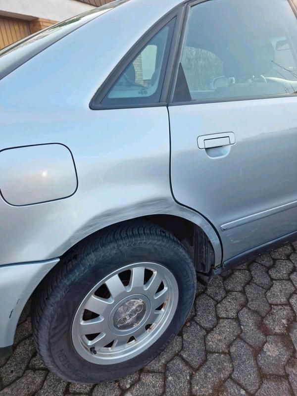 Gebraucht Audi A4 125 PS (91 kW) 1997 Silber Limousine