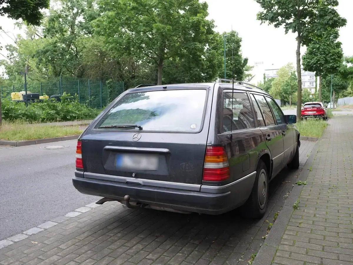 Gebraucht Mercedes E230 132 PS (97 kW) 1992 Andere farben Kombi