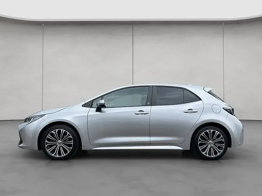 Gebraucht Toyota Corolla Team 184 PS (135 kW) 2022 Shimmering silver metallic Kombi