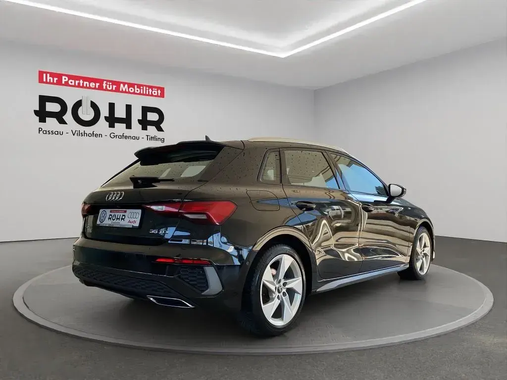 Używany Audi A3 S-Line 150 KM (110 kW) 2022 Czarny Sedan/Limuzyna