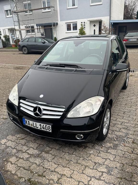 Schwarz Gebraucht 2010 Mercedes A160 Avantgarde Van / Kleinbus | 4.800 € (Fairer Preis) - Bild 1/2