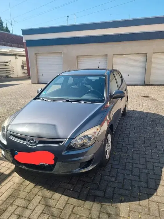 Usado Hyundai i30 Classic 109 CV (80 kW) 2010 Gris Familiar