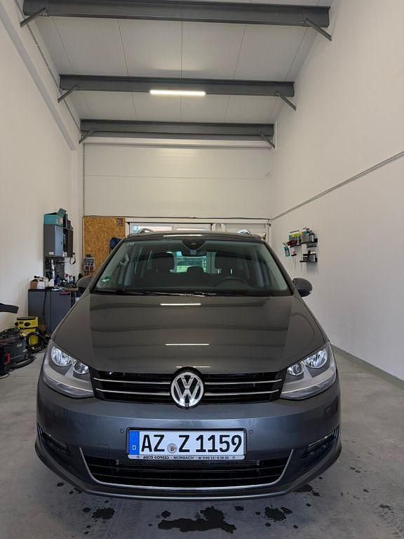 Gebraucht VW Sharan Sound 184 PS (135 kW) 2017 Grau Van / Kleinbus