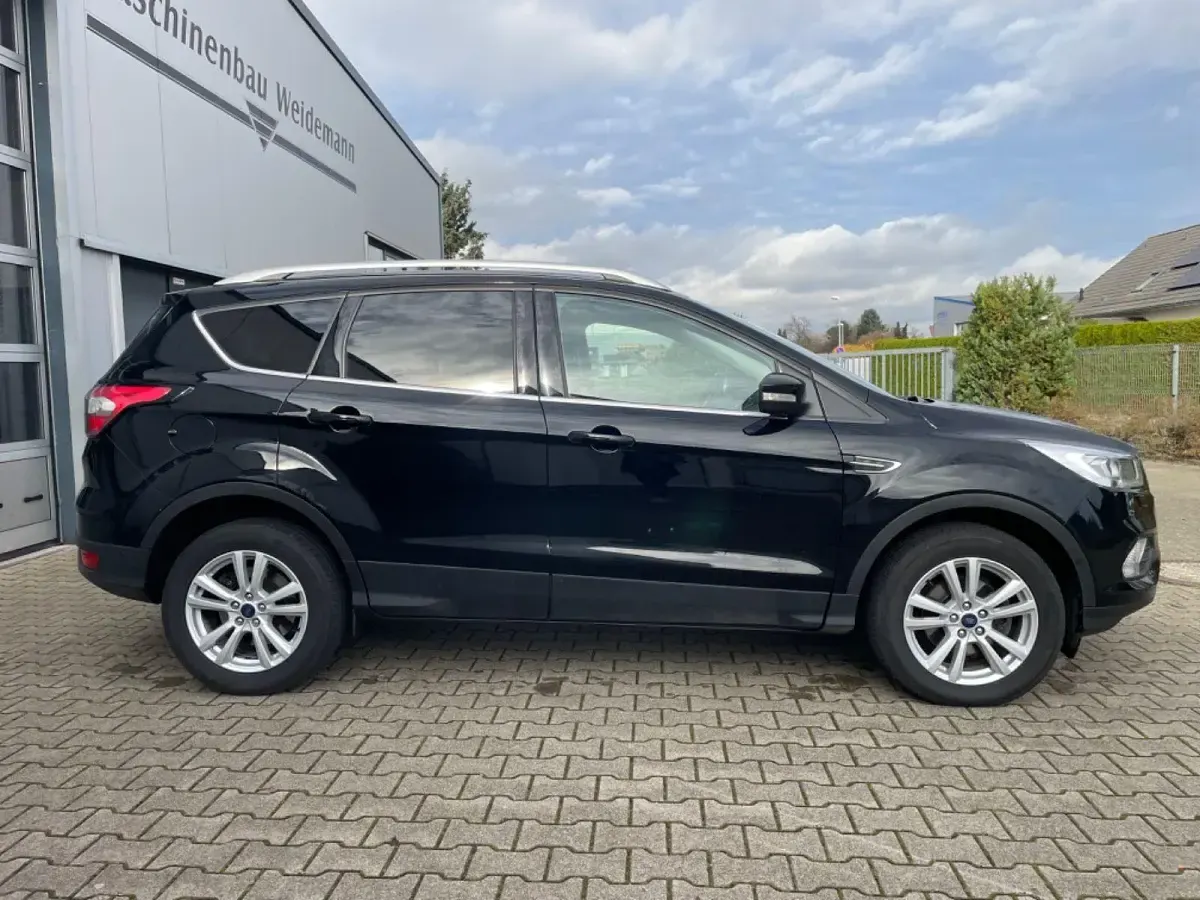 Gebraucht Ford Kuga Cool & Connect 150 PS (110 kW) 2017 Schwarz SUV